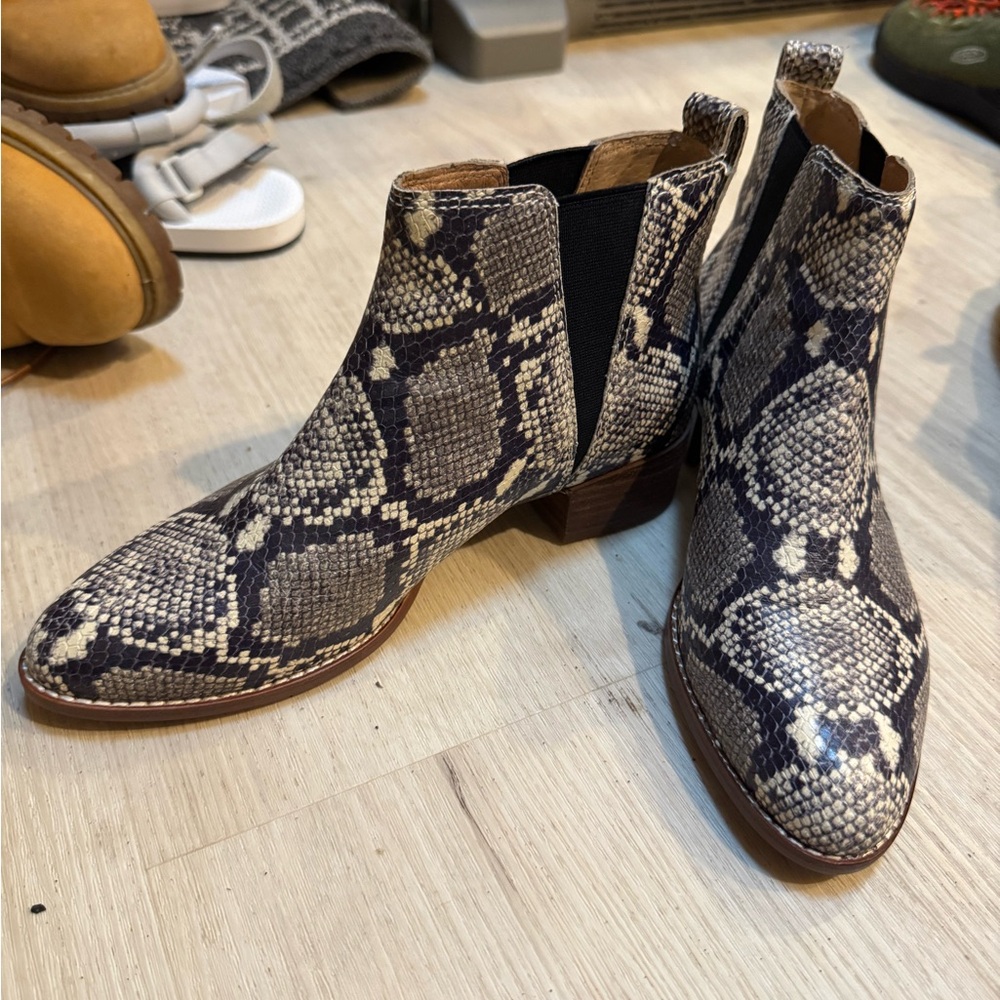 Madewell snakeskin ankle boots size 6 leather